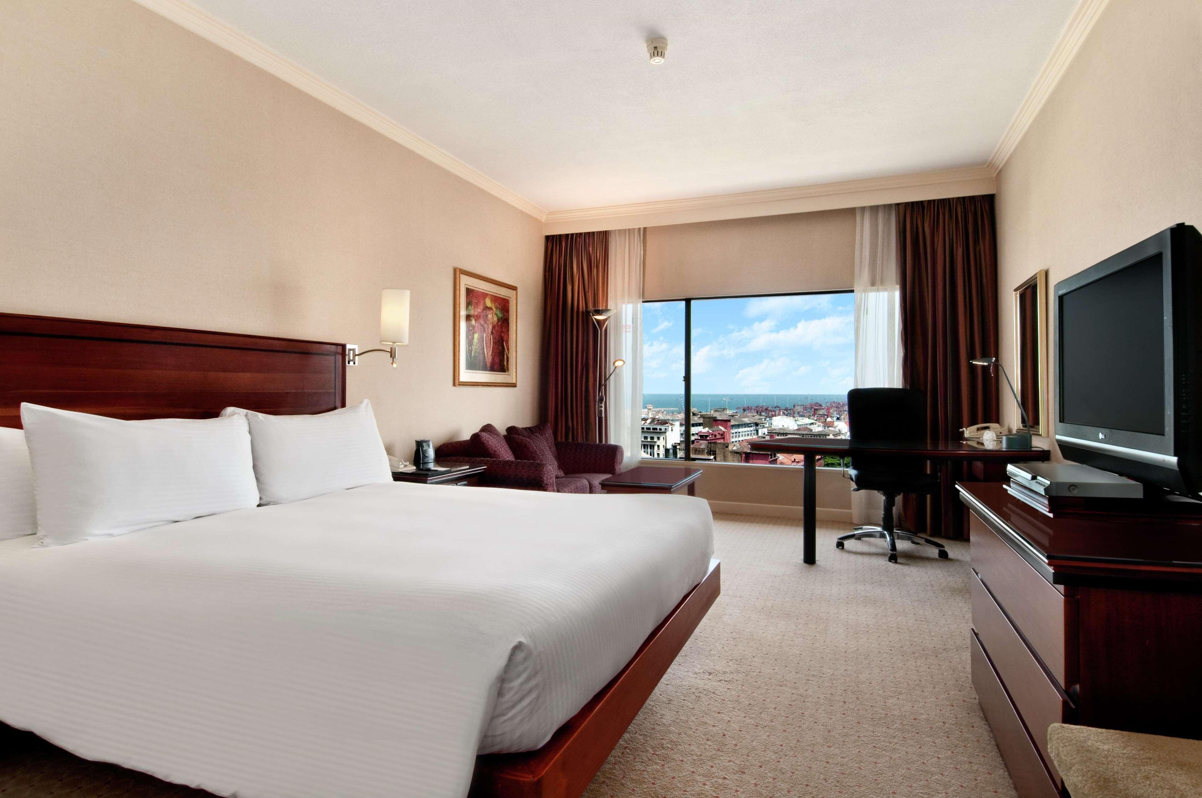 Hilton Colombo Hotel Стая снимка